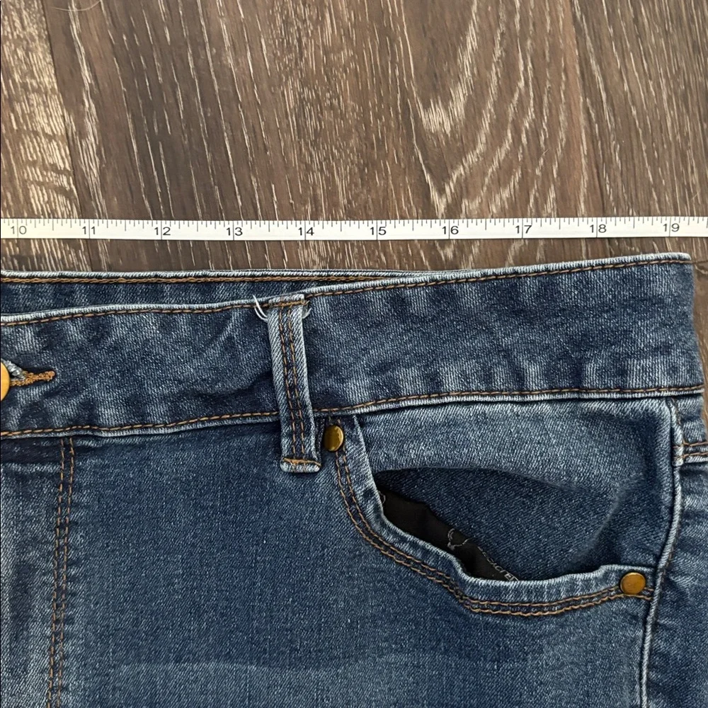 🌸 d. jeans Women’s Size 22W Straight Leg with Stretch Denim in a Medium Wash